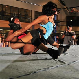 Ladies Competitive Wrestling-Duvall vs La Rosa Negra